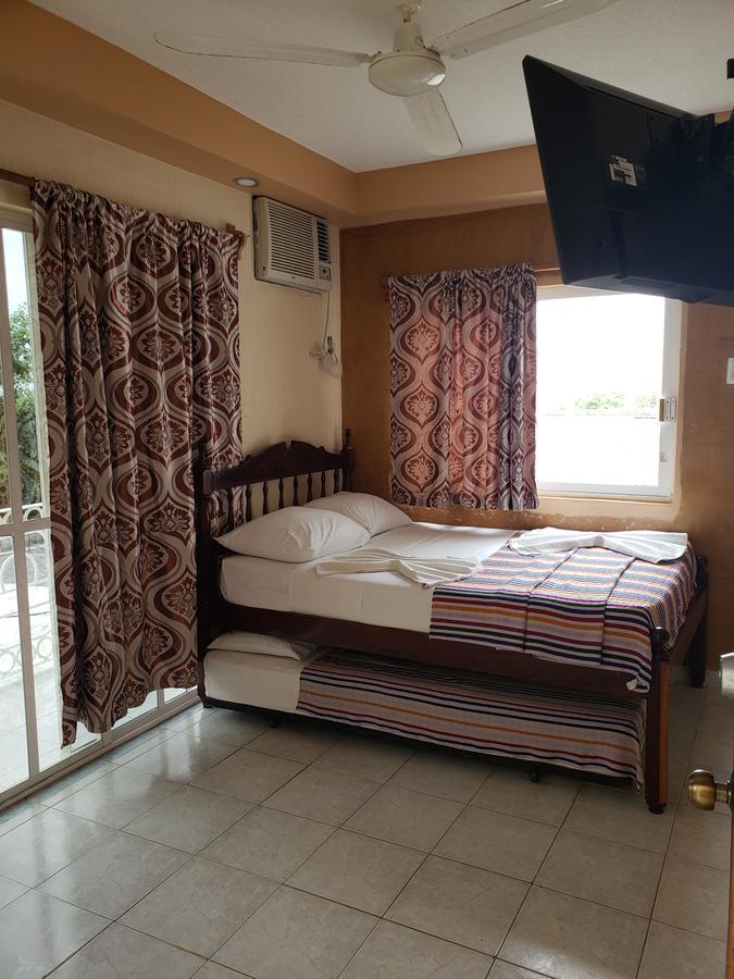 Hotel Cuarto Camino Плайя-дель-Кармен Екстер'єр фото
